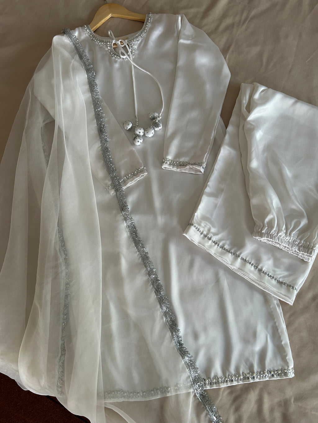 Safa - Pearl White